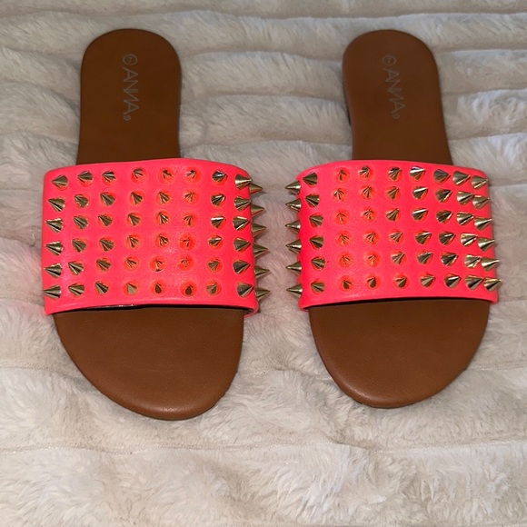 Shoes - Size 7 neon pink gold spiked slides